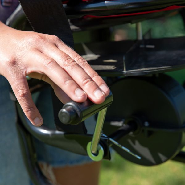 3100 Hand Crank Broadcast Spreader | Earthway Online now